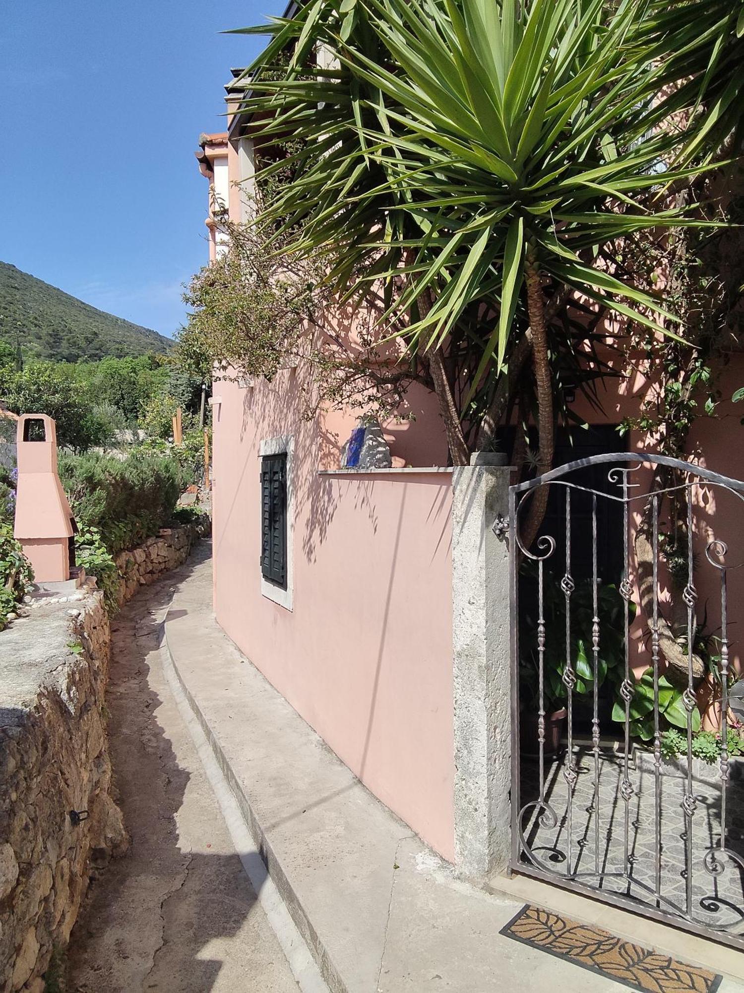 Bougainvillea--Apartment By The Sea Ston Exterior foto